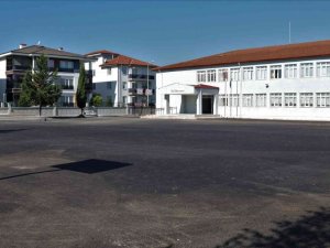 Serdivan’da okul bahçeleri yenileniyor