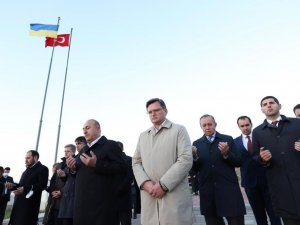 Dışişleri Bakanı Çavuşoğlu, Ukrayna’da Türk şehitliklerini ziyaret etti