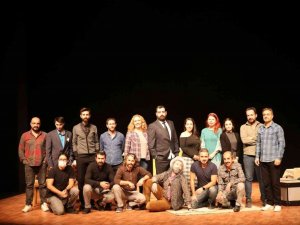 Van Devlet Tiyatrosu perdelerini açtı