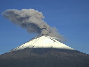 Meksika’daki Popocatepetl Yanardağı’nda 3 patlama yaşandı