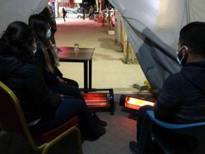 Yüksekova’da soğuklar etkisini gösterdi