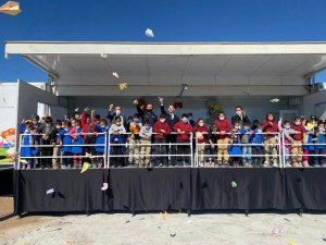 Motivasyon Tırı Altıntaş’ta çocuklarla buluştu