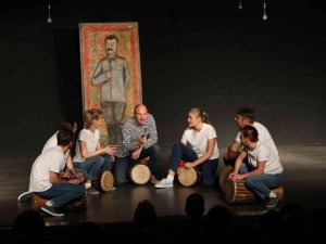 ’Nazım Hikmet: Şairin aşkı ve kaderi’ oyunu Mersin’de sahnelendi