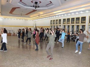 Nazilli Belediyesi Halk Oyunları Topluluğu çalışmalarına başladı