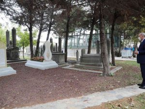 Cumhurbaşkanı Erdoğan, Eyüpsultan’da kabir ziyaretlerinde bulundu