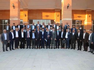 Van Büyükşehir Belediyesinin muhtarlarla buluşma toplantıları devam ediyor