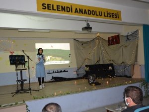 Selendi Anadolu Lisesinden ’Şiir Şifadır’ dinletisi