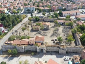 Yapı işgalinden kurtarılan tarihi kale turizme kazandırılıyor