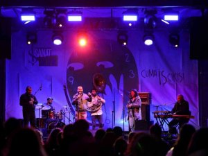 ‘Cuma İş Çıkışı’ konserlerinde Kolektif İstanbul sahne aldı