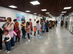 Başakşehirli çocuklar tiyatro salonlarını doldurdu