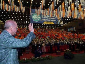 Cumhurbaşkanı Erdoğan: “Kefenimizi giyerek çıktığımız bu yolda alnımız ak başımız dimdik yürüyoruz”