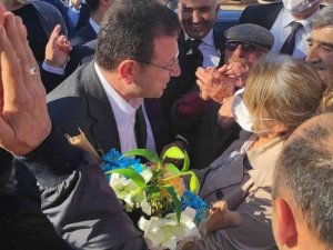 İstanbul Büyükşehir Belediye Başkanı İmamoğlu Erzurum’da tarihi yerleri gezdi