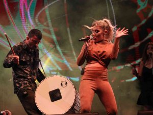 İrem Derici Mersinli sevenleriyle buluştu