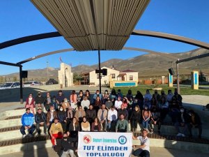 Üniversite öğrencilerinden çevre temizliği etkinliği