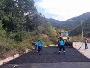 Yollardaki deformeler onarılıyor