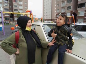 Doktorların "yaşamaz" dediği Yiğit tedavi için İstanbul’a hareket etti