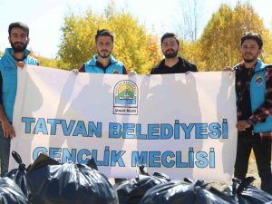 UNESCO Küresel Jeopark Ağı’na dahil edilmeyi bekleyen Nemrut Krater Gölü’nden tonlarca çöp çıktı