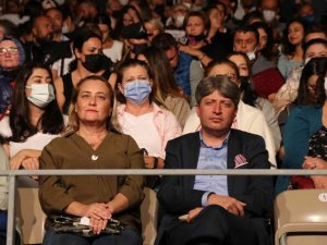 Demet Akalın’dan Gülben Ergen’e şok sözler: “Ben kendi paramla okul yaptırıyorum Gülben Ergen gibi milletten para toplamıyorum”