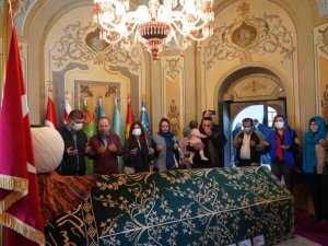 CHP’li belediye başkanları Ertuğrul Gazi Türbesi’ni ziyaret etti