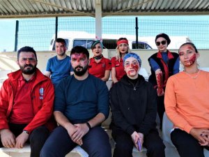 Onlar 112 tatbikatlarının vazgeçilmez ’makyaj ustaları’