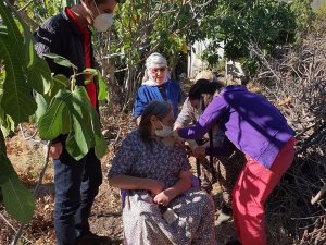 Kovid-19 savaşçıları aşı hizmetini Aydınlıların ayağına götürüyor