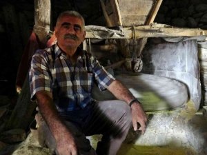 300 yıllık su değirmeni teknolojiye rağmen dönüyor