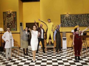 AŞT ‘Kunduracı Doktor’ ile perdelerini açıyor