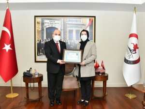 2 bin kişiyi aşıya ikna eden tıbbi sekretere başarı belgesi