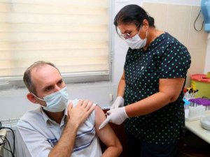 Yerli aşı "TURKOVAC" İzmir’de gönüllü vatandaşlara ilk kez uygulandı