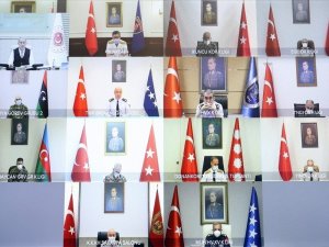 Bakan Akar birlik komutanlarıyla online toplantı yaptı