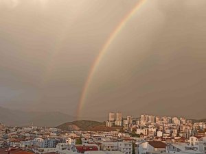 Kestel’de gökkuşağı kartpostallık görüntüler oluşturdu
