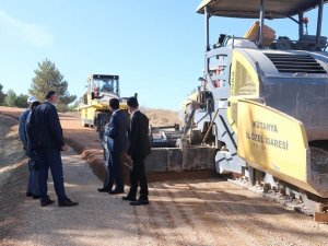 Kaymakam Alkan yol yapım çalışmalarını yerinde inceledi