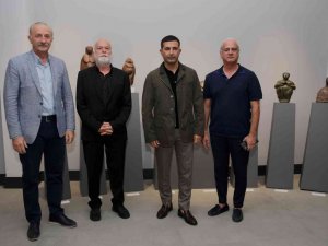 Dünyaca Ünlü Sanatçı Sağbil’in heykelleri Kuşadası’nda sergileniyor