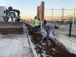 Akdeniz’de yol çalışmaları sürüyor