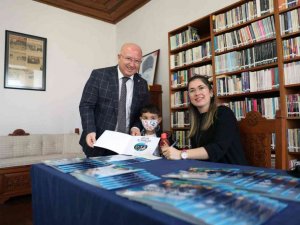 Minik okurlar için imza günü