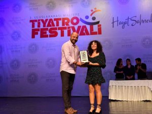 Tarsus Şehir Tiyatrosu bir ödül daha aldı