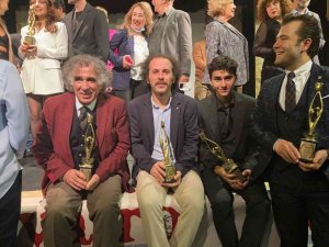 Kuşadası Belediyesi’nin Engelsiz Tiyatro Projesine ’Sosyal Sorumluluk’ ödülü verildi