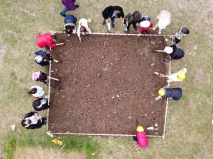 Minik arkeologlar kazı yaptı