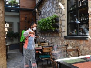 Muratpaşa Belediyesi’nden festival öncesi Kaleiçi’nde dezenfekte  çalışması