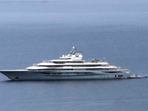 Yüzen saray “Flying Fox” Bodrum’a demir attı