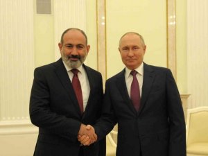 Putin ve Paşinyan, Dağlık Karabağ’ı görüştü