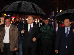 Başkan Özlü’den yağmur altında proje turu