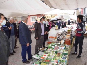 Kaymakam ve belediye başkanları pazarcı esnafını dinledi