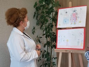 Sağlık çalışanı anne babaların çocuklarından “Covid-19” sergisi