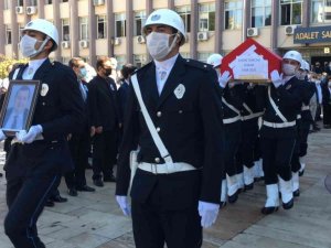 Evinde ölü bulunan hakim Tuncalı için Aydın Adliyesi önünde tören düzenlendi