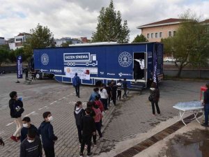 Barbaroslu öğrenciler ’Gezen Sinema’ ile film keyfi yaşadı