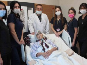 3 aydır yürüyemeyen kadın Manisa’da ayağa kalktı