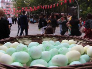 Siirt’te 8 ülkeden gençler ’Yumurta Bayramı Şenliği’nde buluştu