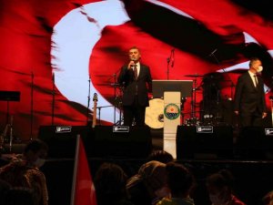 Gölbaşı’nda Haluk Levent rüzgarı esti