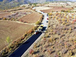 Üzümlü’de grup köy yolları kış öncesi asfaltlanıyor